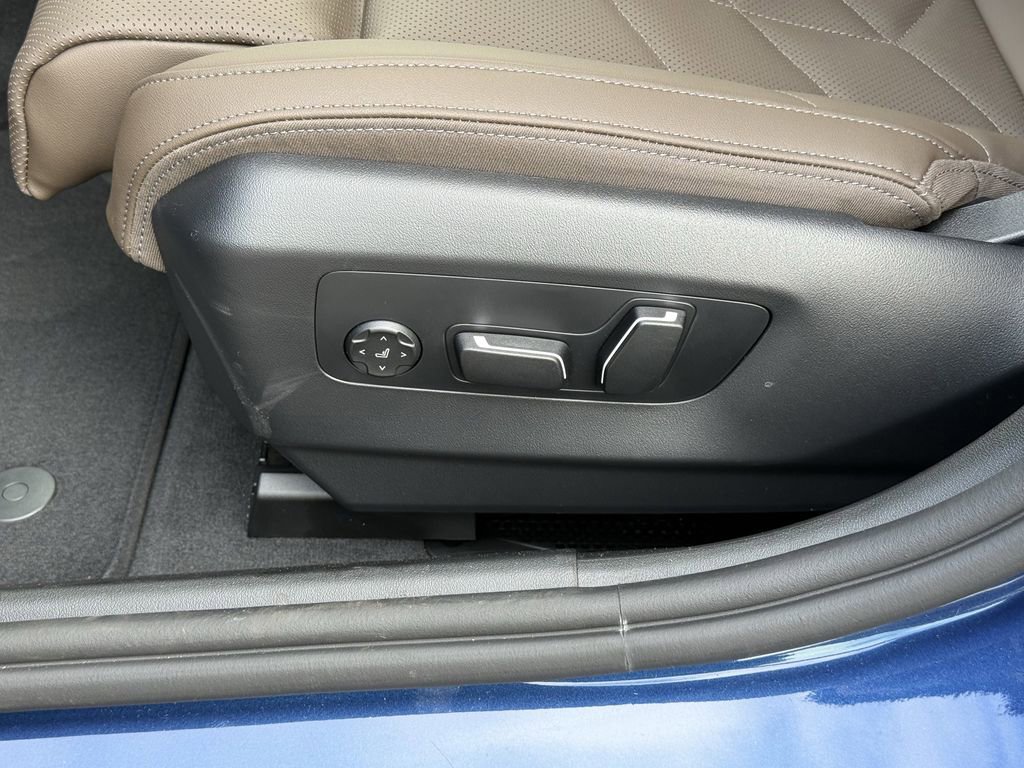 New 2026 BMW 530i xDrive w/ Executive Package image 11