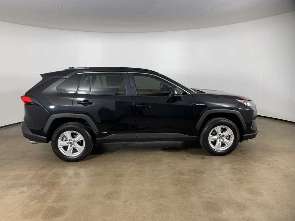 Used 2021 Toyota RAV4 LE image 7