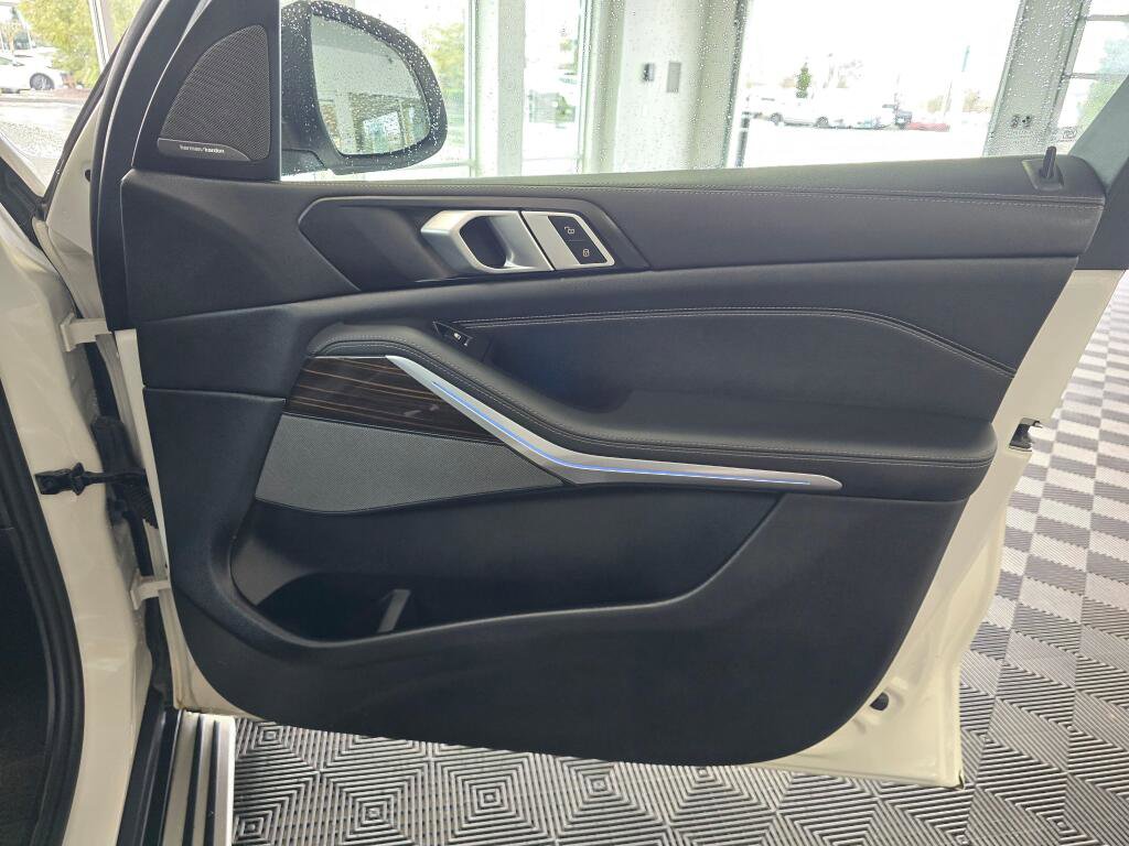 Used 2025 BMW X5 xDrive50e image 45