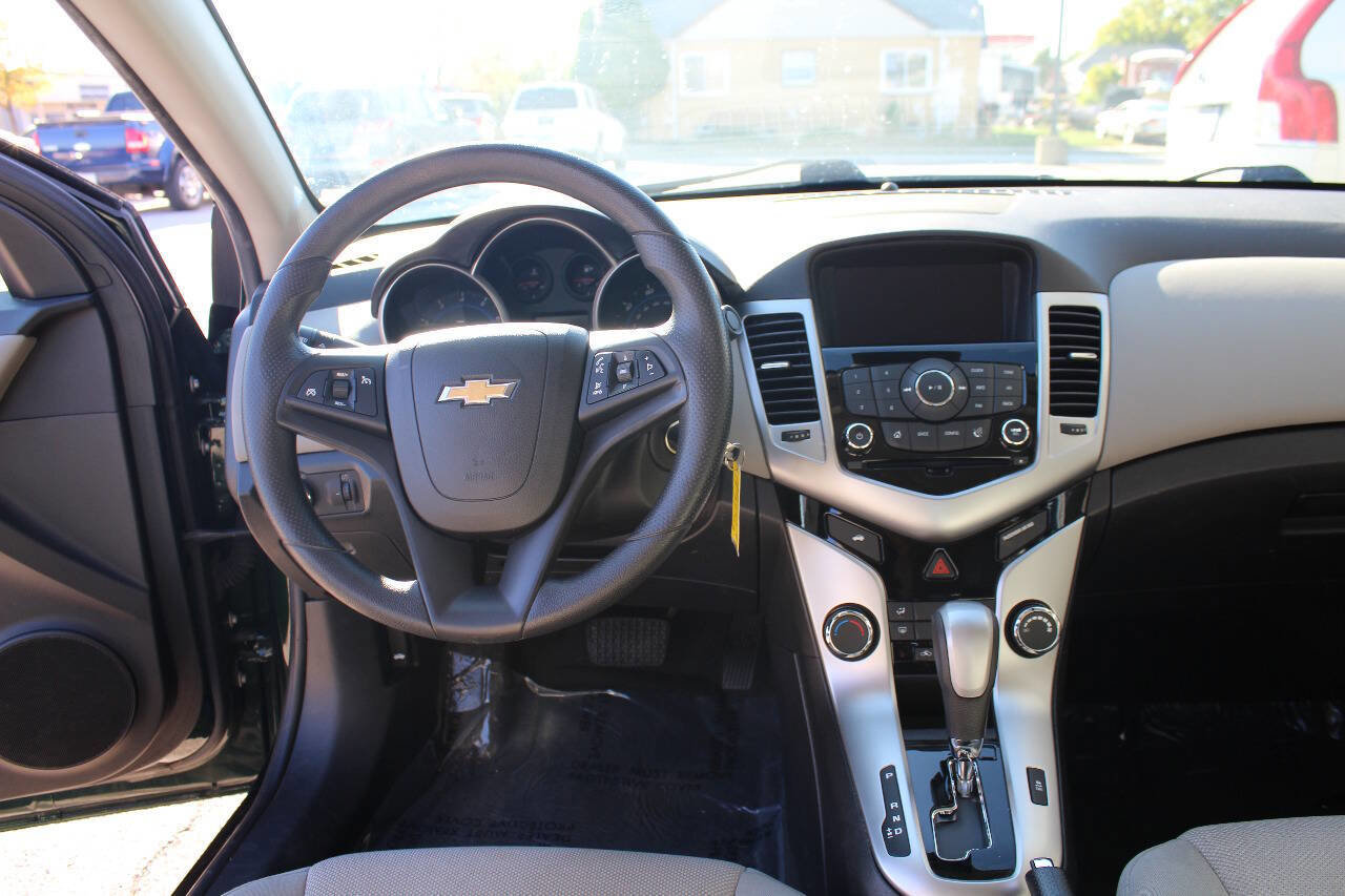 Used 2015 Chevrolet Cruze LT image 12