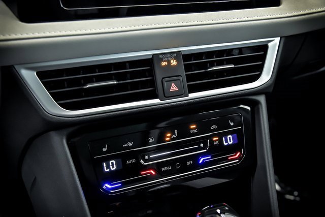 Certified 2025 Volkswagen Taos SE w/ Panoramic Sunroof Package image 15