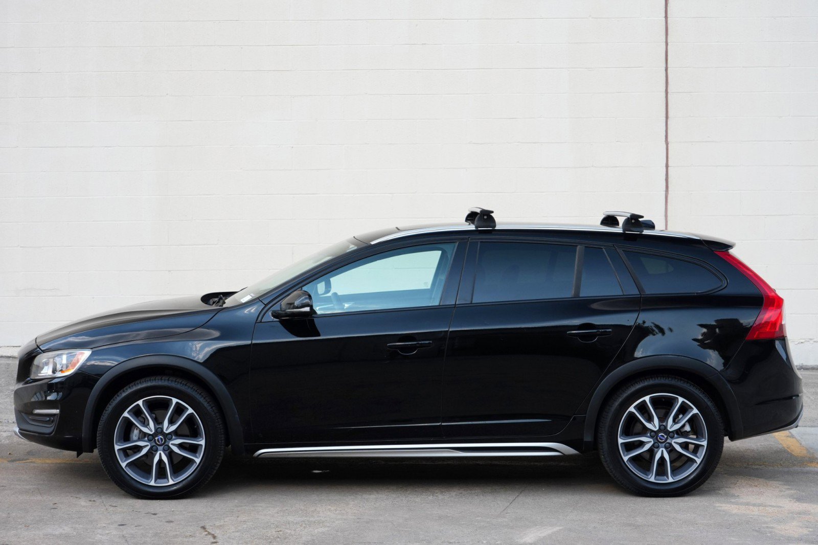 Used 2018 Volvo V60 T5 Cross Country w/ Convenience Package AWD/4WD image 44