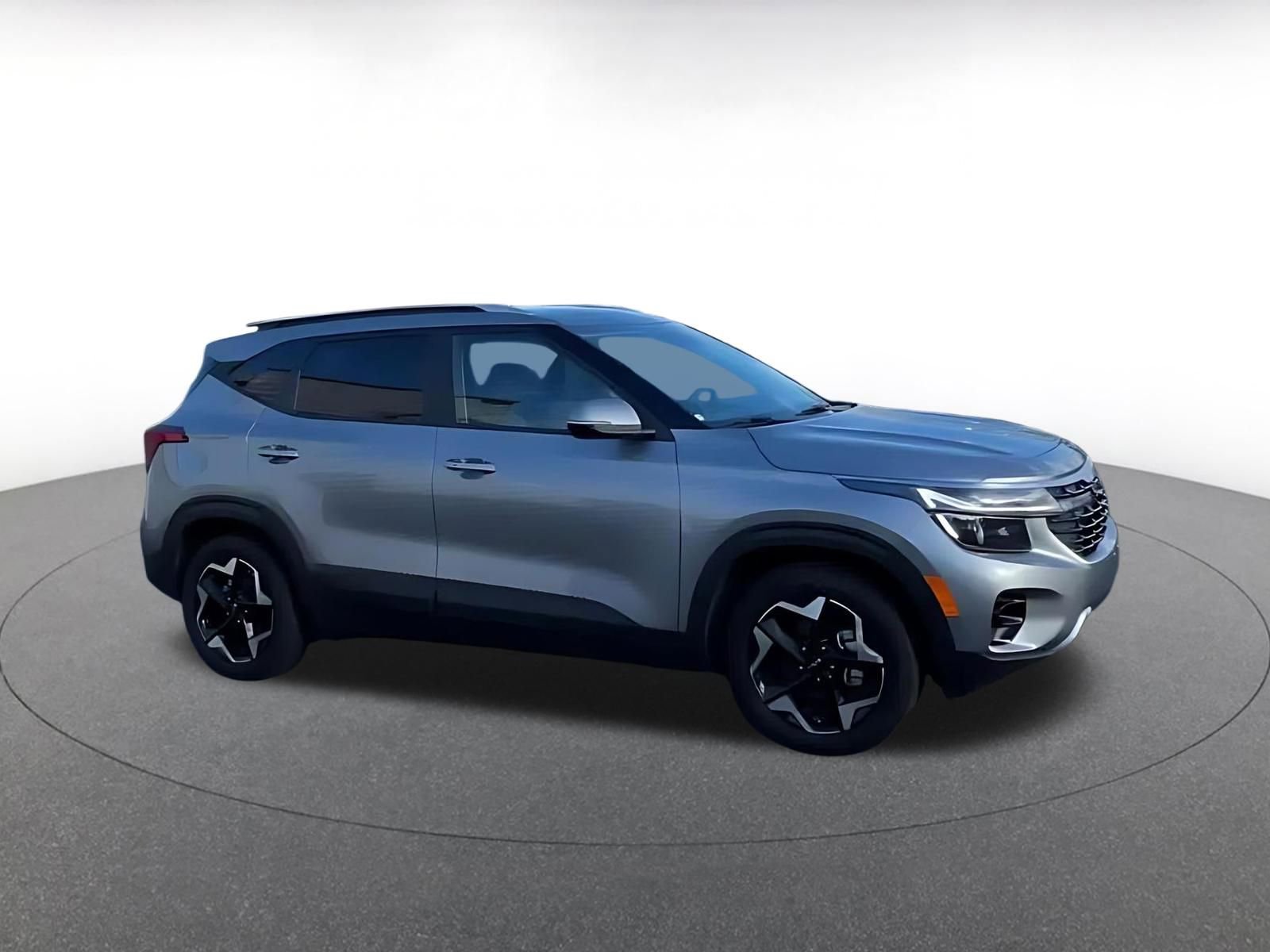 Used 2025 Kia Seltos S image 2