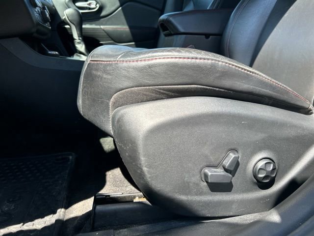 Used 2015 Jeep Cherokee Trailhawk w/ Comfort/Convenience Group image 31