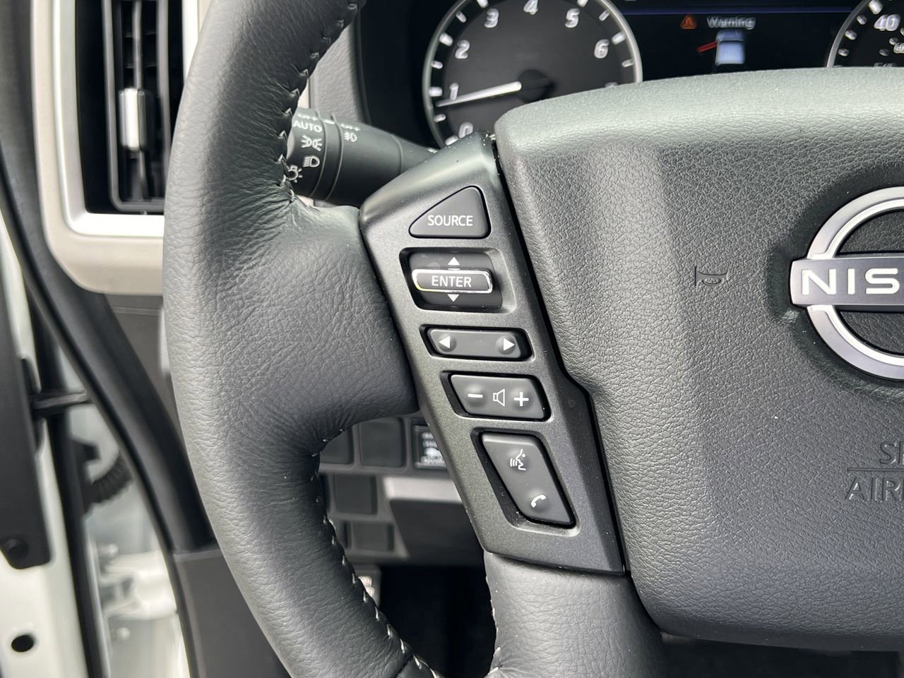 Certified 2025 Nissan Frontier SV w/ SV Convenience Package RWD image 11
