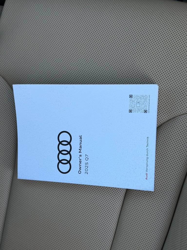 Certified 2025 Audi Q7 3.0T Prestige AWD/4WD image 9