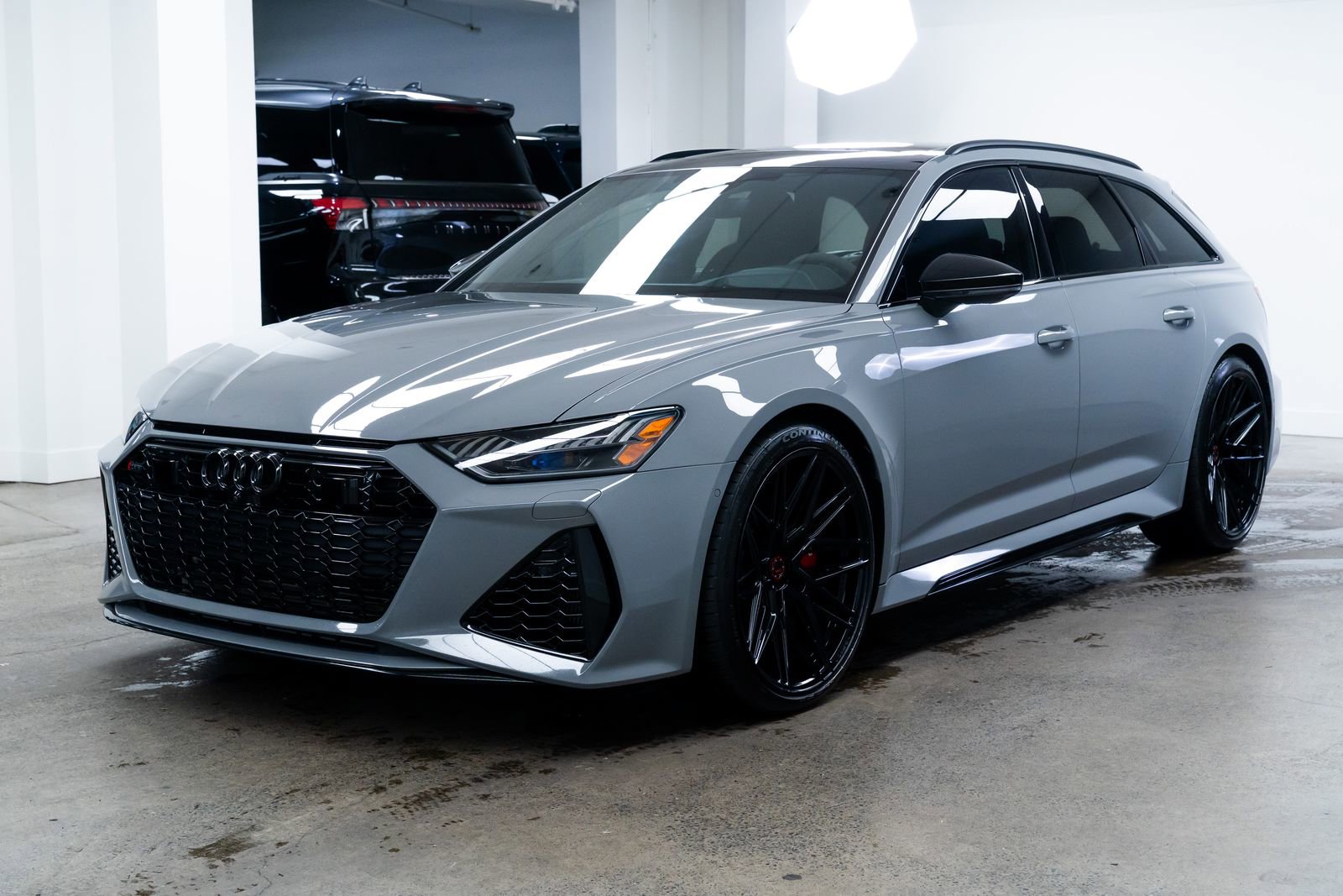 Used 2023 Audi RS 6 AWD/4WD image 3