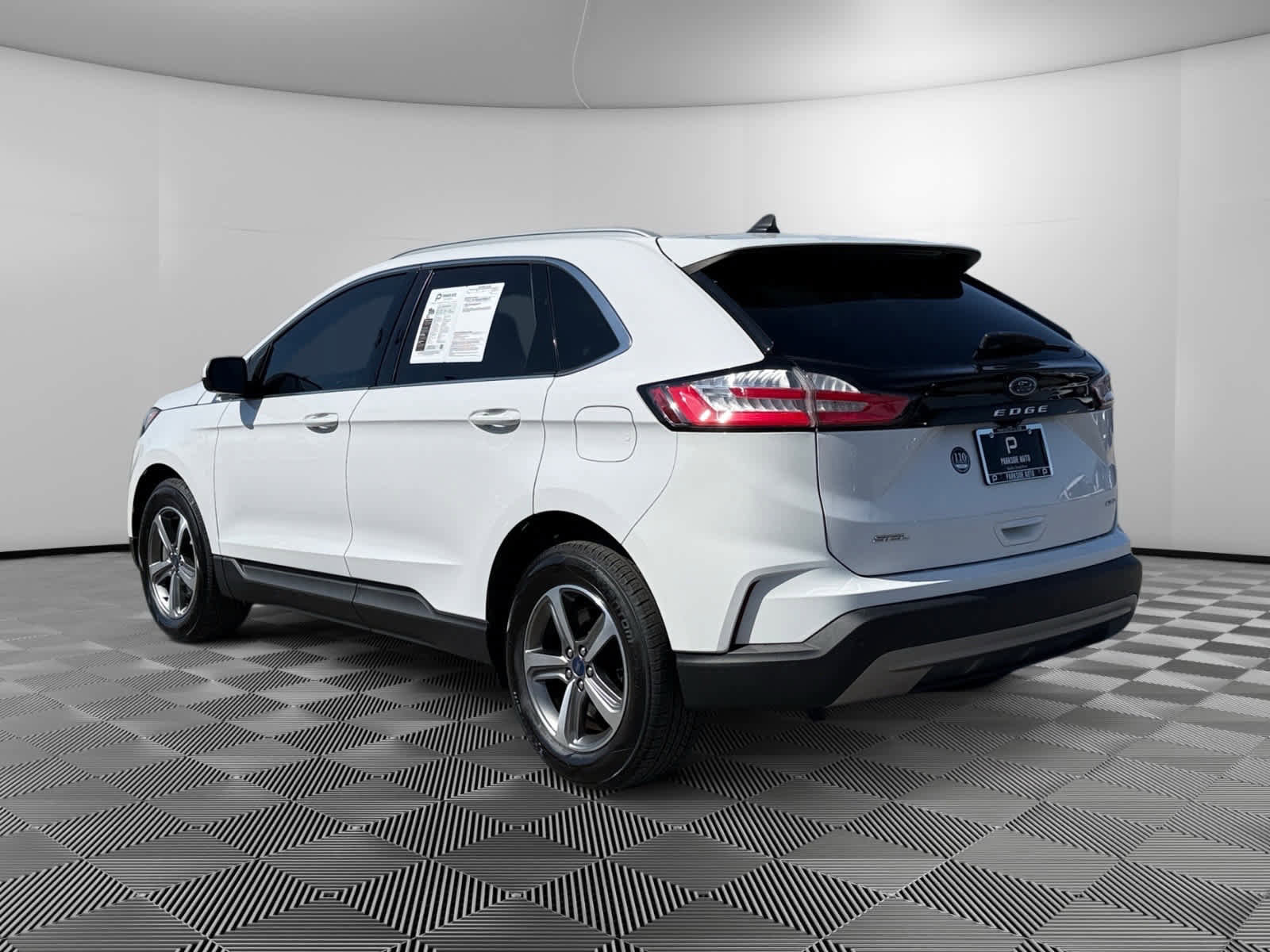 Used 2021 Ford Edge SEL w/ Convenience Package image 3