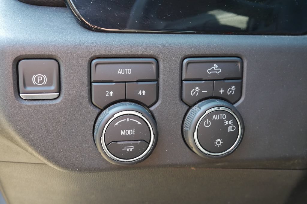 Used 2024 Chevrolet Silverado 1500 LT AWD/4WD image 18