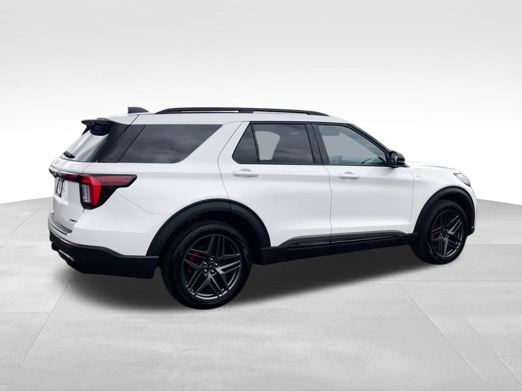 Used 2025 Ford Explorer ST-Line w/ ST-Line Street Pack AWD/4WD image 8