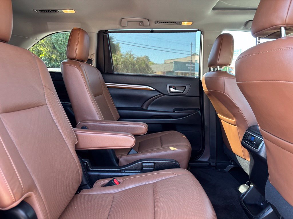 Used 2019 Toyota Highlander Limited FWD image 27