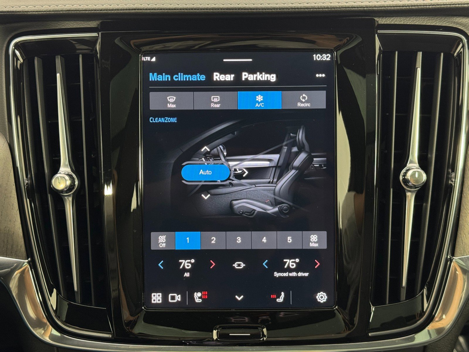 Used 2024 Volvo S90 T8 Ultimate image 26