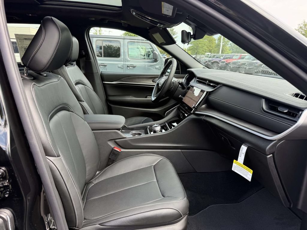 New 2027 Jeep Grand Cherokee Limited AWD/4WD image 17