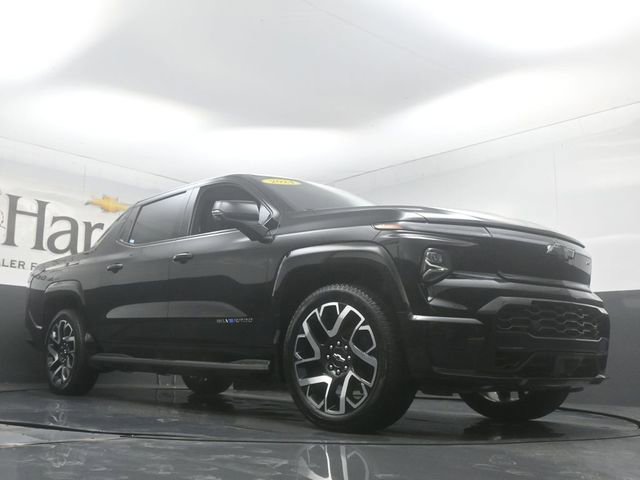 Used 2024 Chevrolet Silverado EV RST AWD/4WD image 3