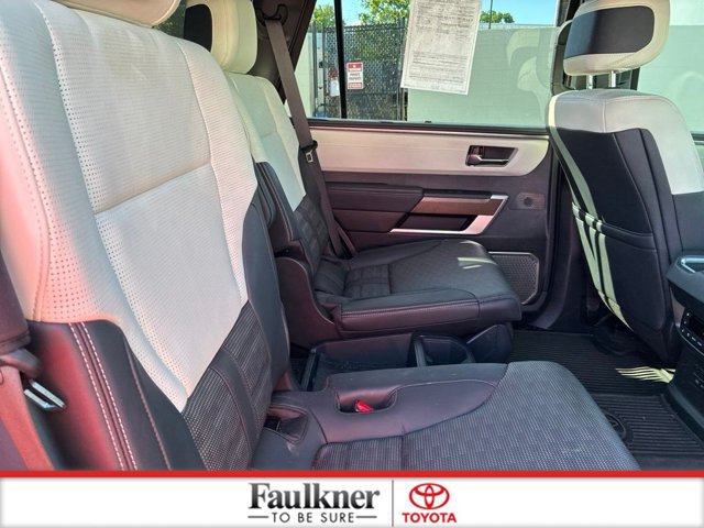 Used 2025 Toyota Sequoia Capstone AWD/4WD image 26