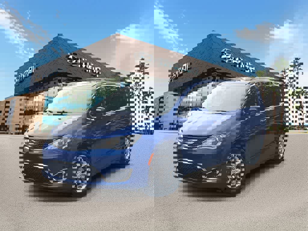 Used 2020 Chrysler Pacifica Touring w/ Tire & Wheel Group image 1