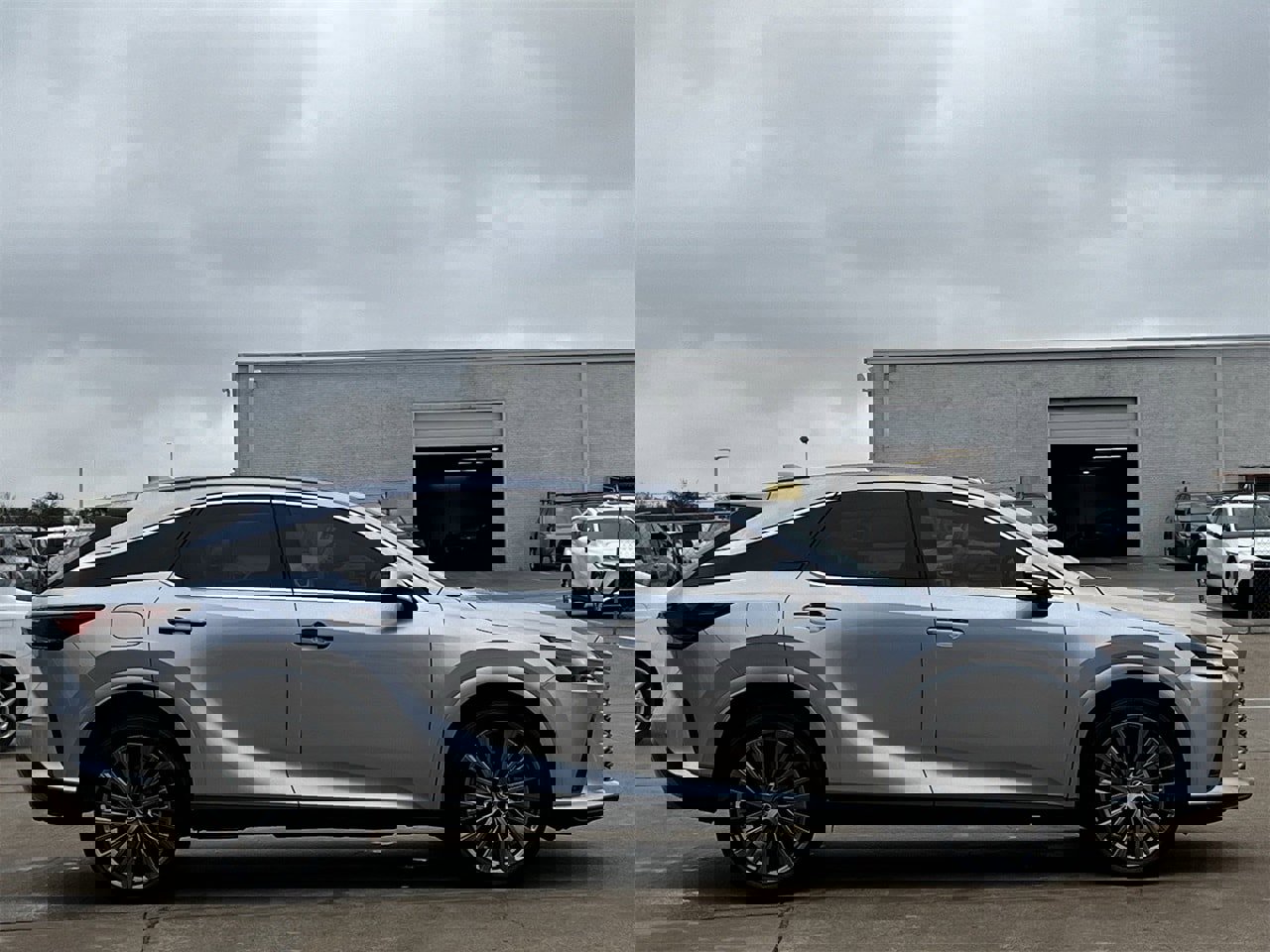 Used 2024 Lexus RX 450h AWD w/ Luxury Package image 3