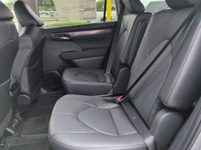 New 2026 Toyota Highlander Limited AWD/4WD image 14