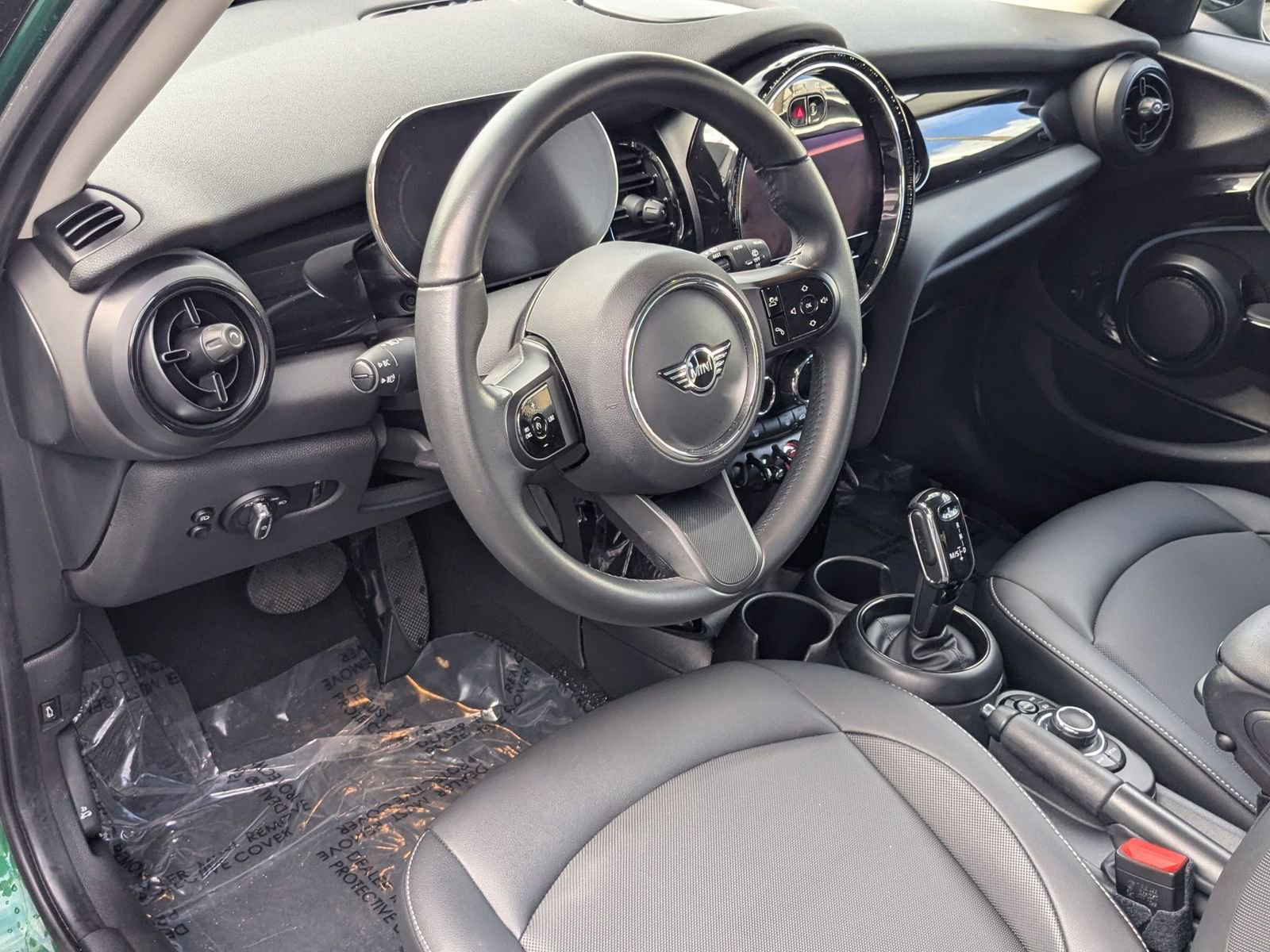 Used 2023 MINI Cooper 4-Door Hardtop image 10