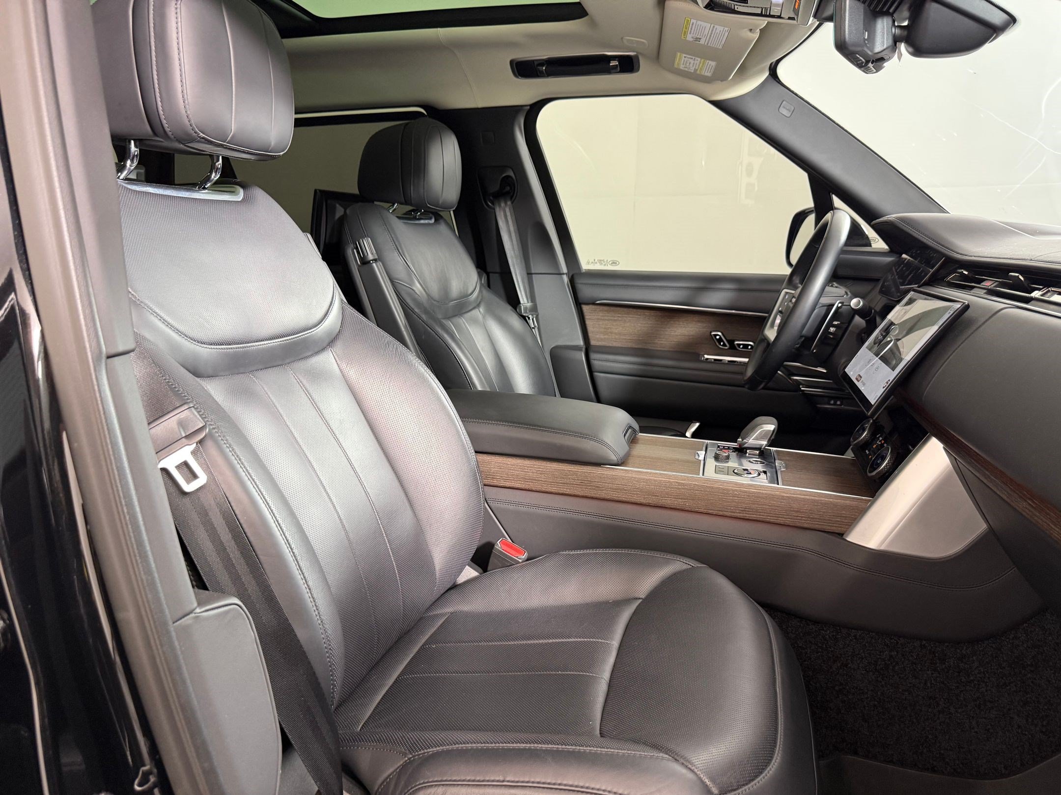 Used 2023 Land Rover Range Rover Long Wheelbase Autobiography AWD/4WD image 28