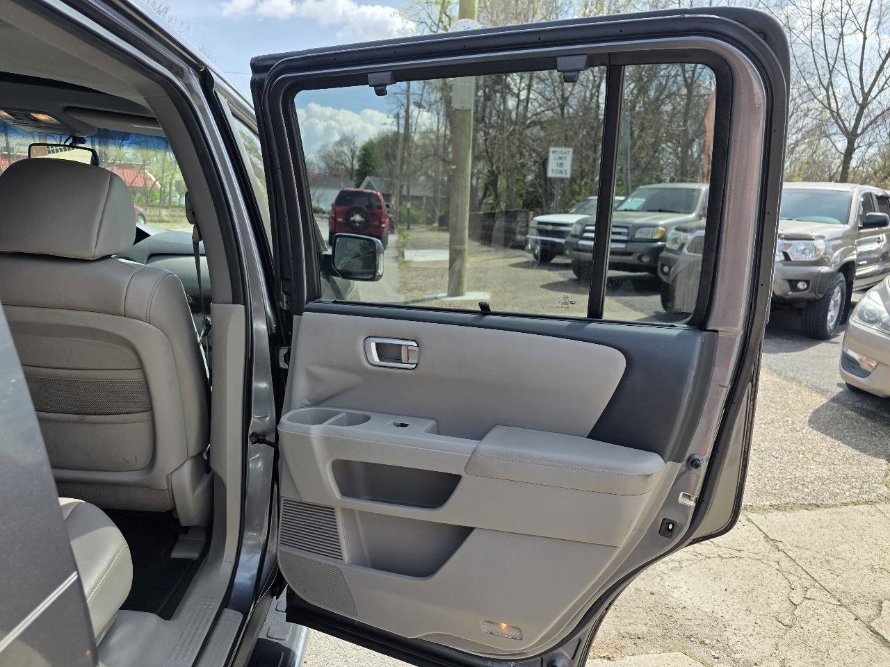 Used 2010 Honda Pilot Touring image 34