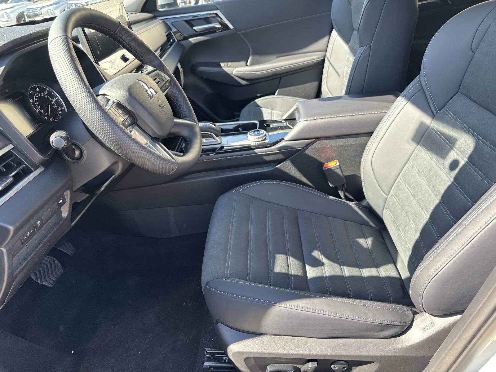 New 2026 Mitsubishi Outlander SE AWD/4WD image 16