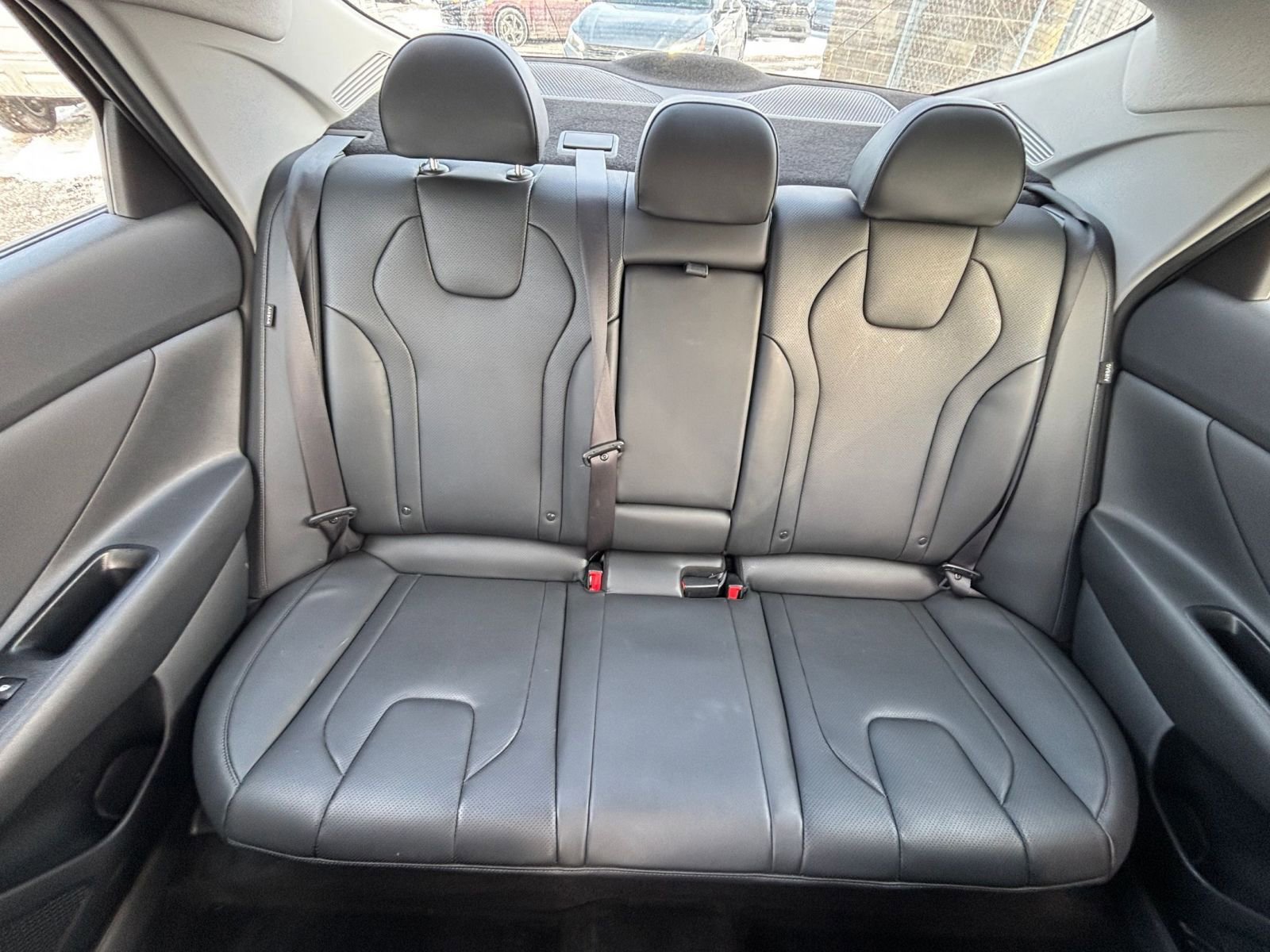 Used 2025 Hyundai Elantra Limited image 41