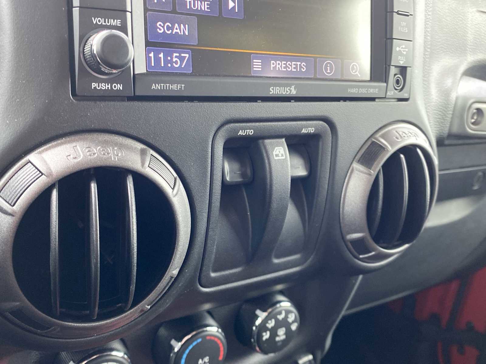 Used 2018 Jeep Wrangler Sport AWD/4WD image 19