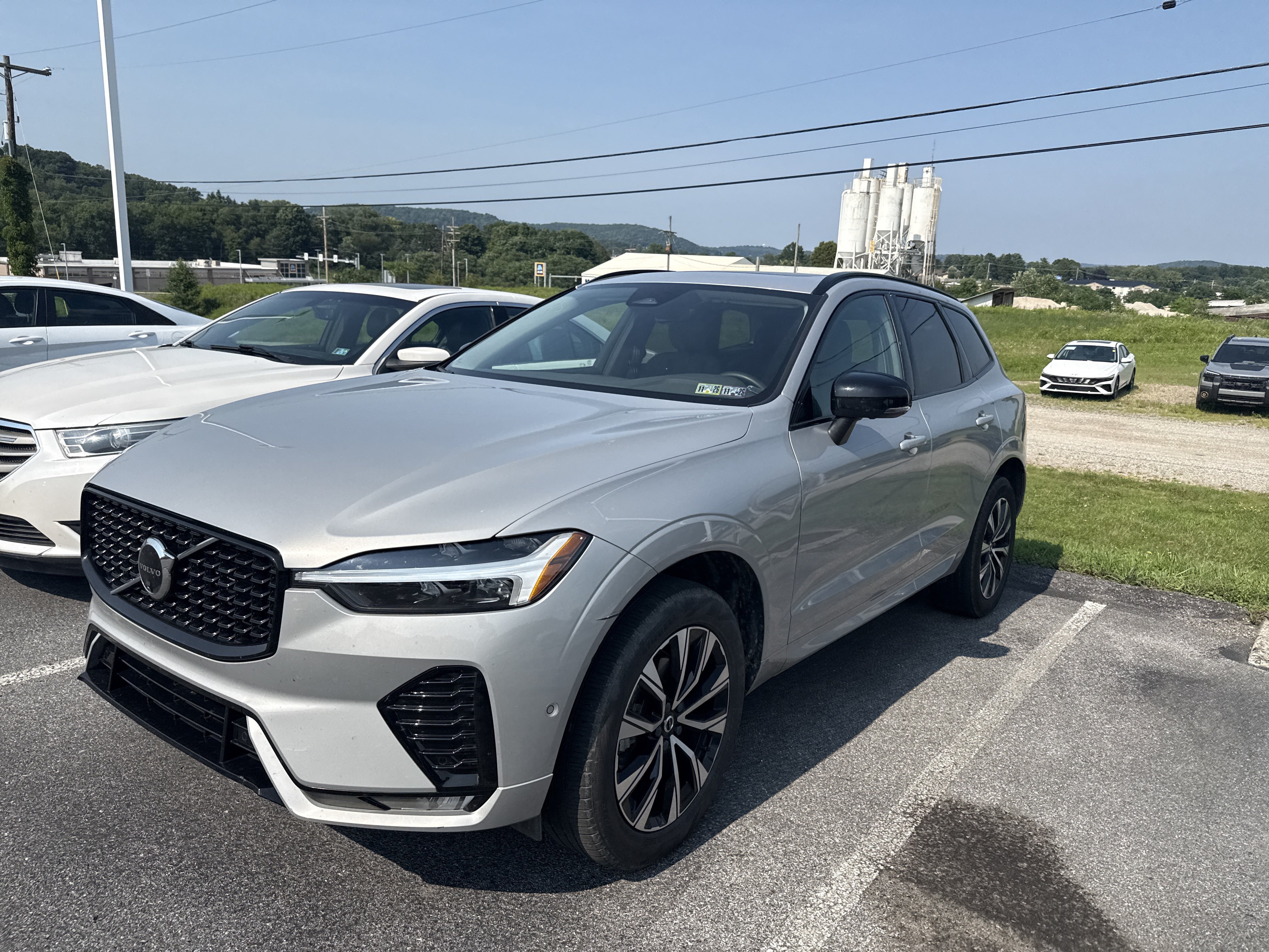 Used 2024 Volvo XC60 B5 Plus AWD/4WD image 8