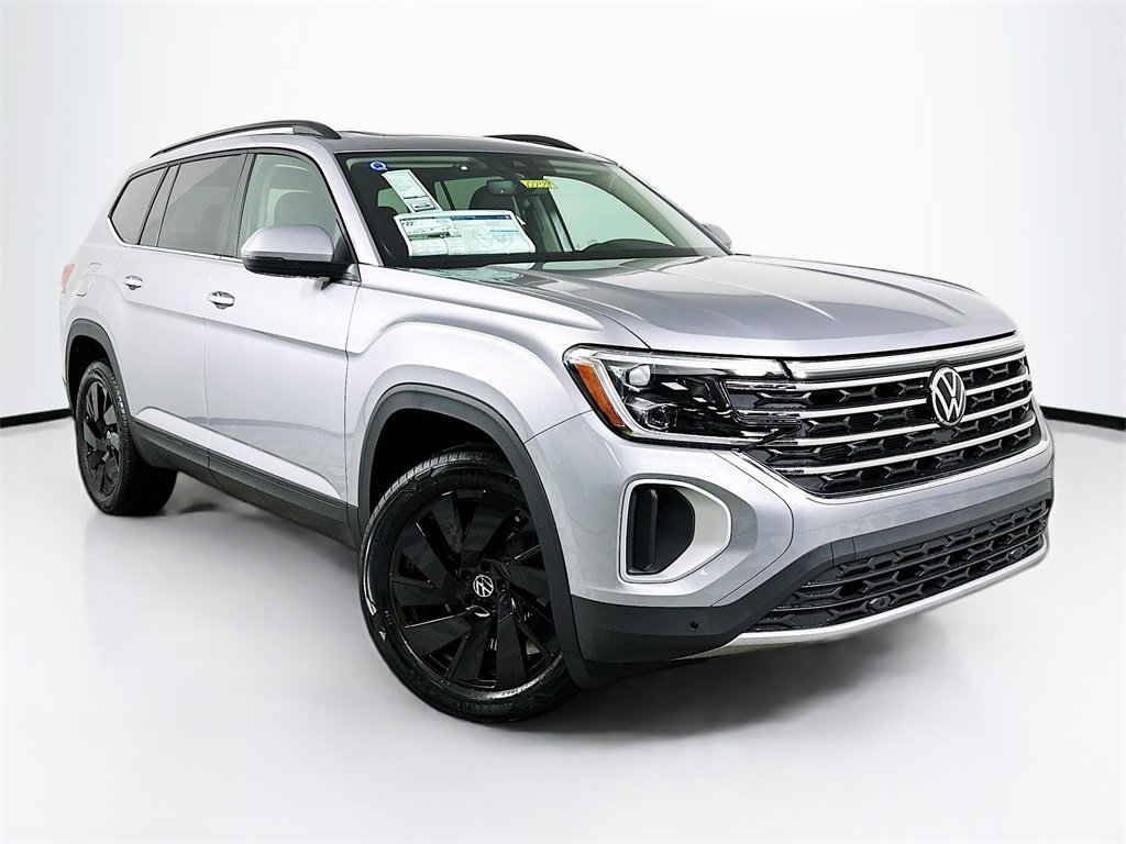 Used 2025 Volkswagen Atlas SE w/ Panoramic Sunroof Package