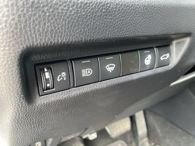 Used 2021 Toyota RAV4 XLE w/ Convenience Package AWD/4WD image 25