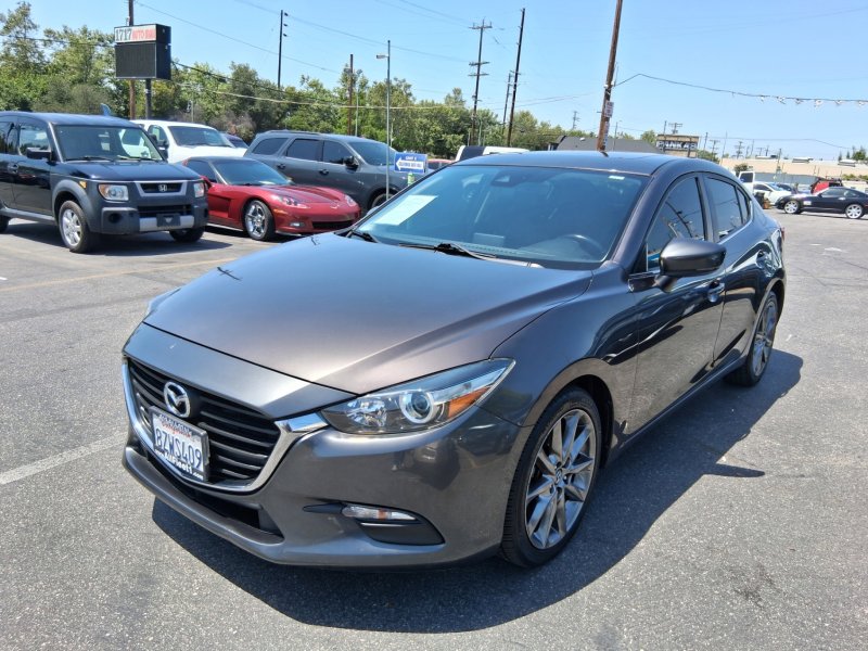 Used 2018 MAZDA MAZDA3 Touring FWD image 3