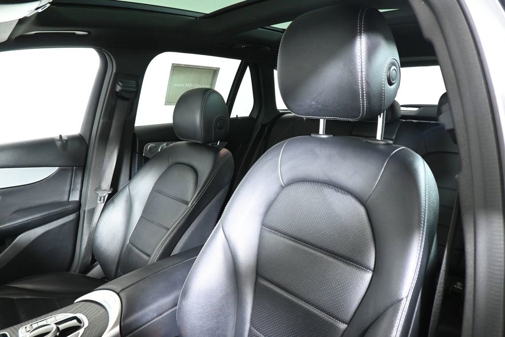 Used 2019 Mercedes-Benz GLC 300 4MATIC image 5