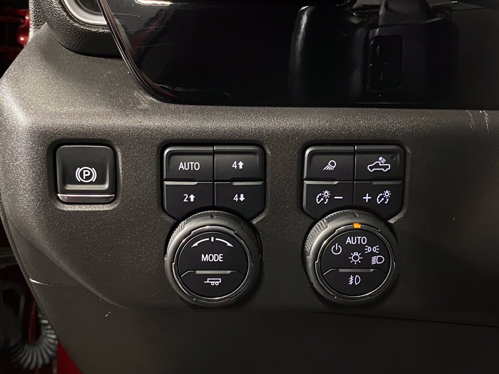 Used 2025 Chevrolet Silverado 1500 LT Trail Boss w/ Convenience Package II AWD/4WD image 19