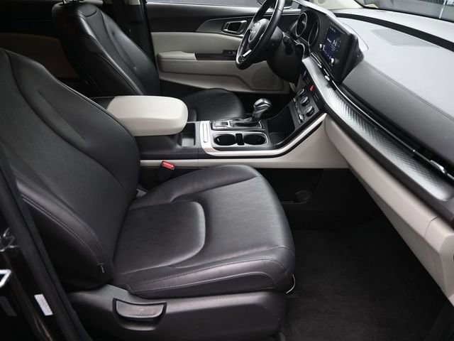 Used 2024 Kia Carnival LX image 34
