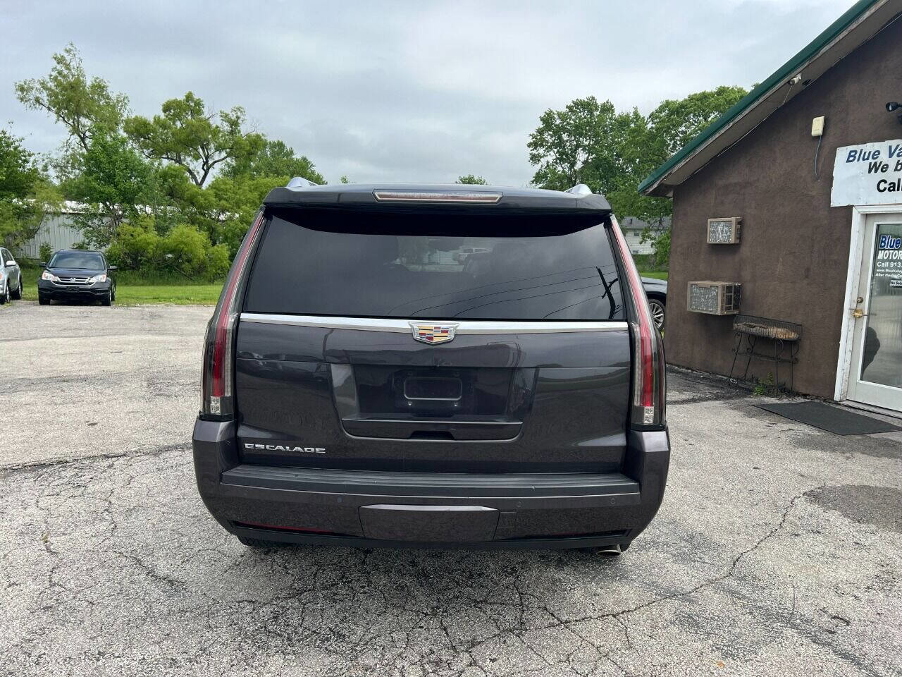 Used 2016 Cadillac Escalade Luxury image 4