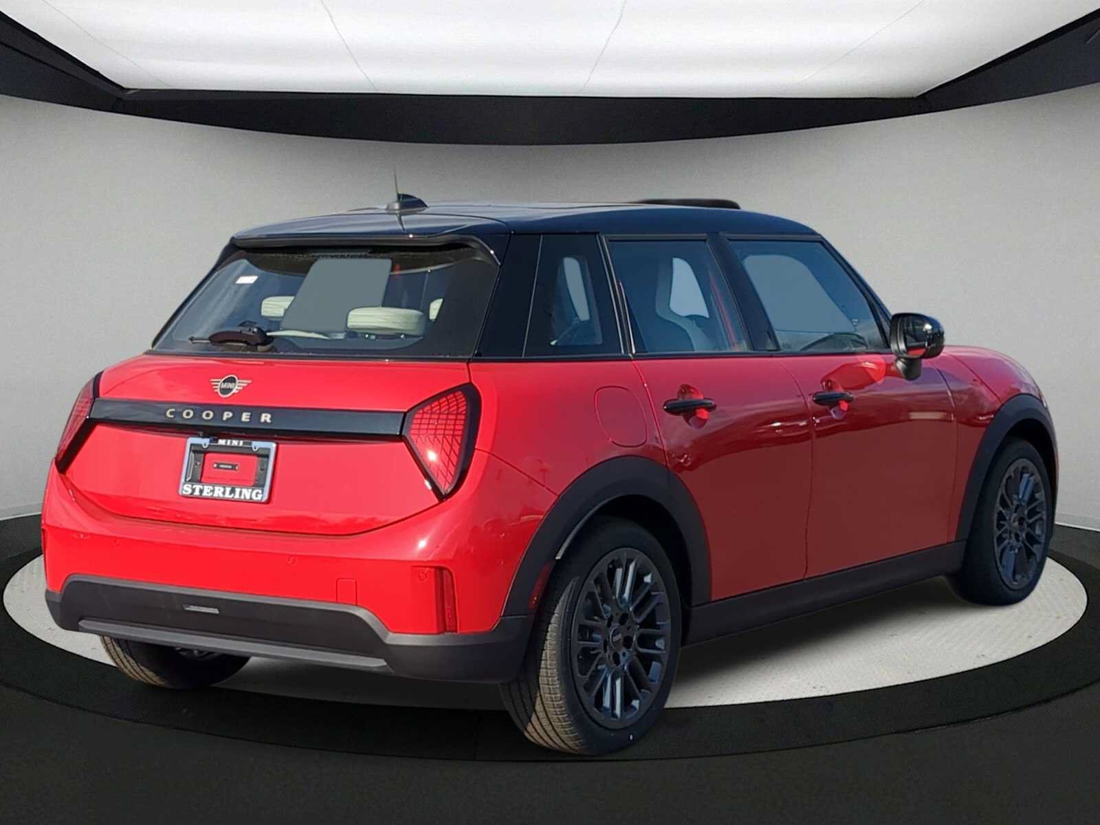 Used 2026 MINI Cooper 4-Door Hardtop FWD image 8