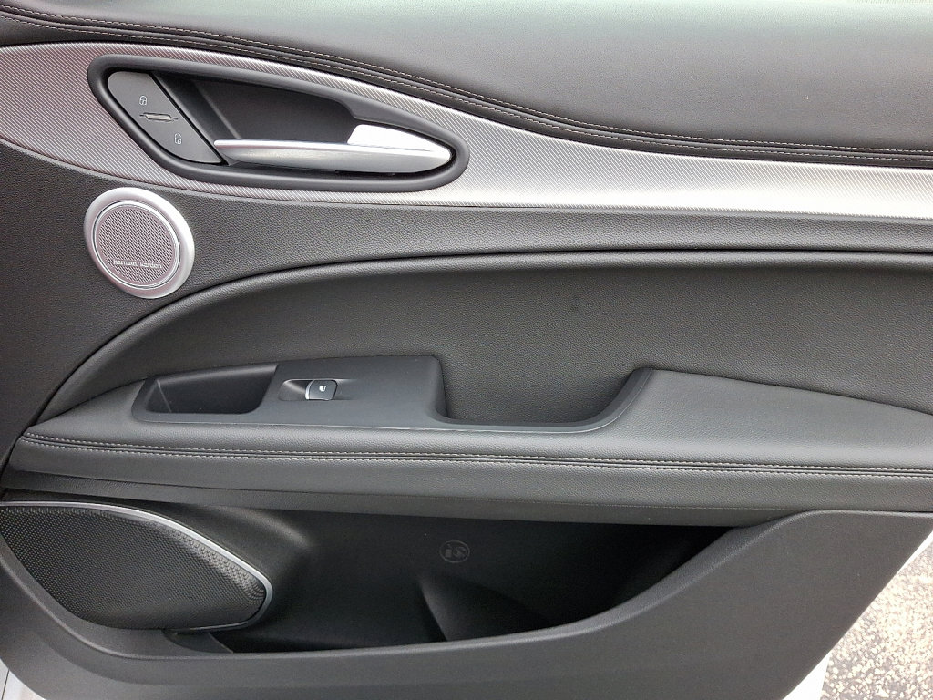 Used 2023 Alfa Romeo Stelvio Veloce image 10