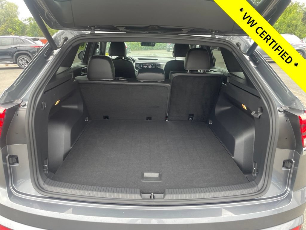 Certified 2022 Volkswagen Atlas Cross Sport SE w/ Panoramic Sunroof Package AWD/4WD image 20