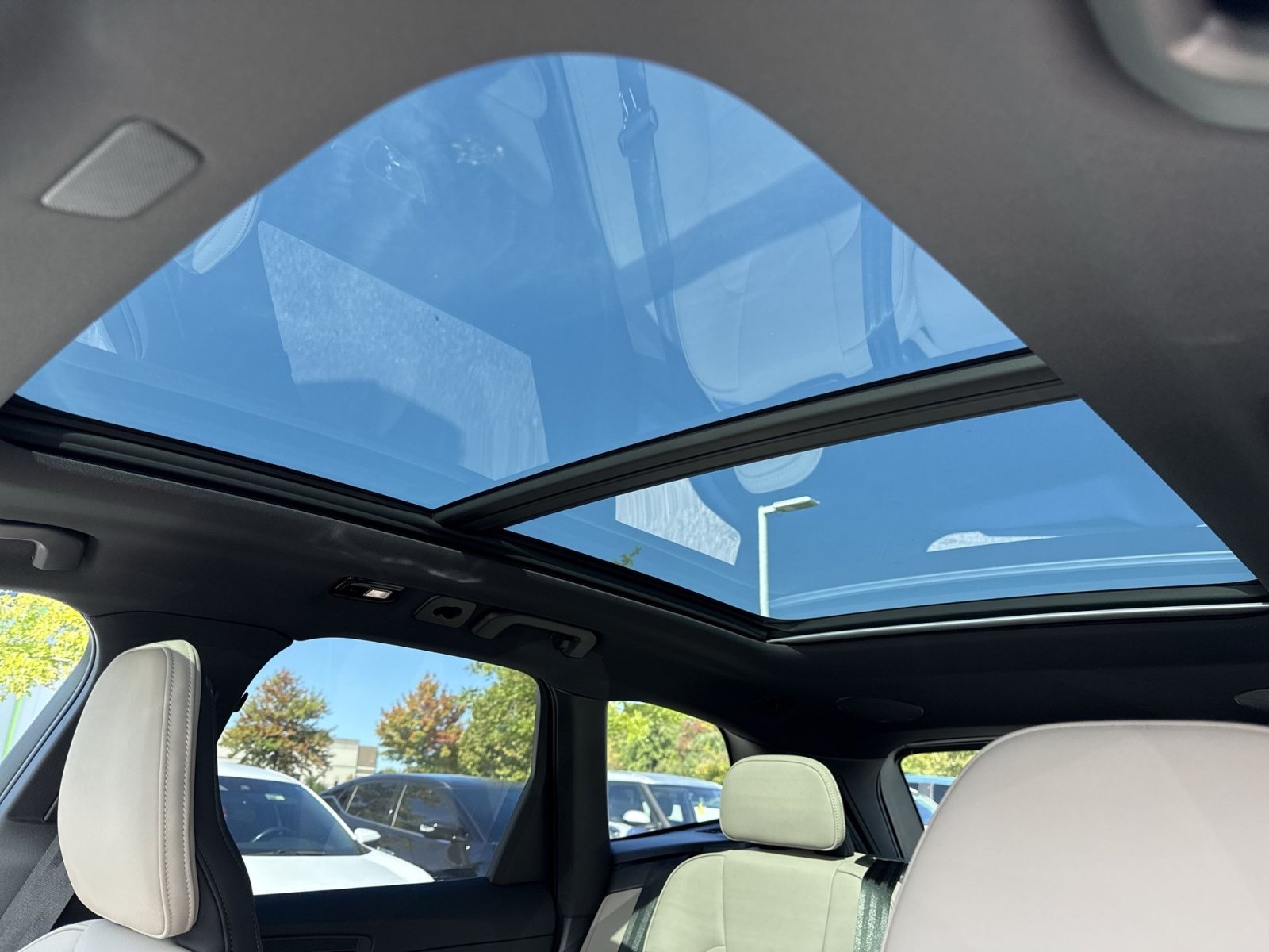 New 2027 Volvo XC60 B5 Plus AWD/4WD image 24