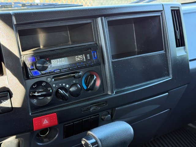 Used 2023 Isuzu NPR image 21