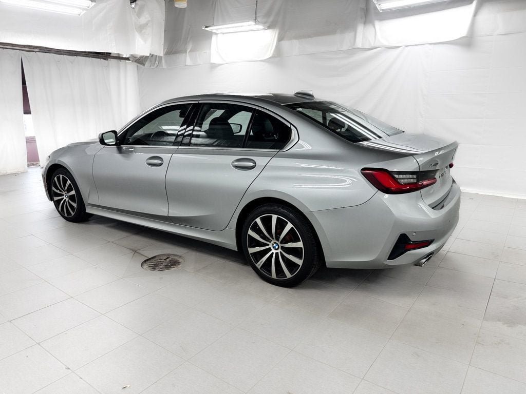 Used 2019 BMW 330i xDrive Sedan w/ Convenience Package AWD/4WD image 3
