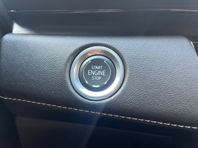 Used 2024 Cadillac Escalade Premium Luxury AWD/4WD image 18