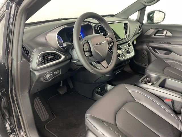 New 2026 Chrysler Pacifica Select w/ S Appearance Package image 3