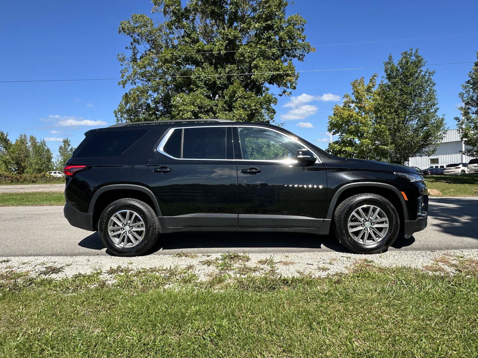Used 2023 Chevrolet Traverse LT FWD image 13