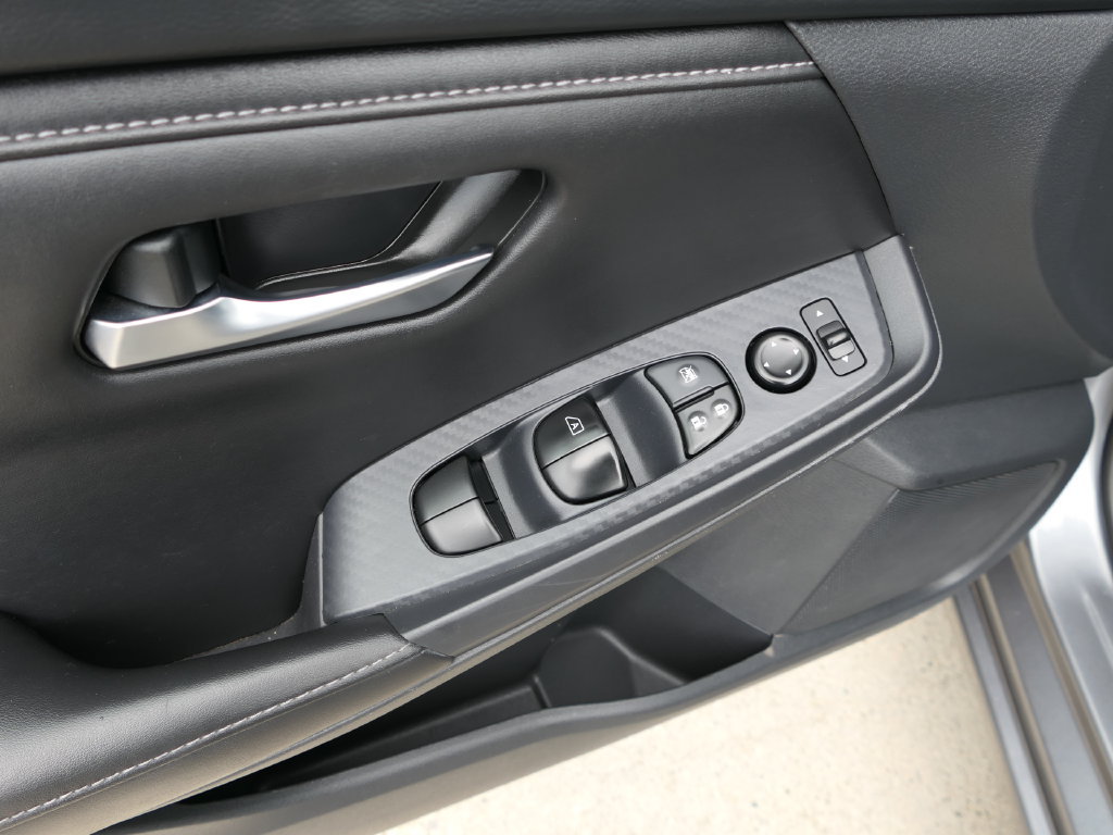 Used 2024 Nissan Sentra SV FWD image 13