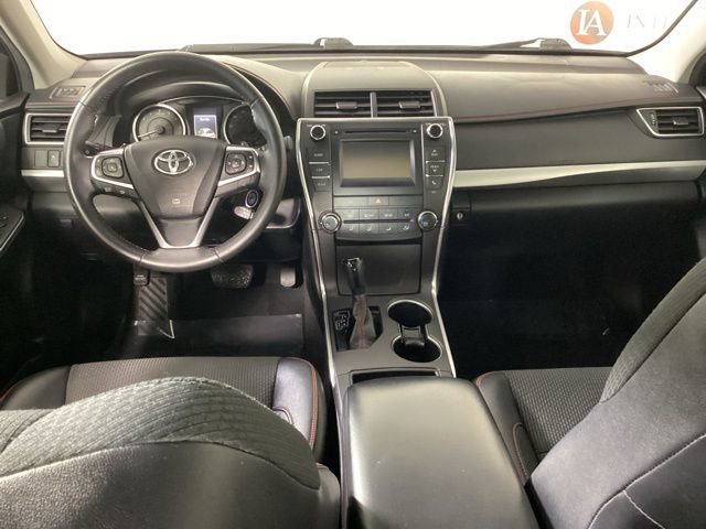 Used 2016 Toyota Camry SE w/ Moonroof Package image 12
