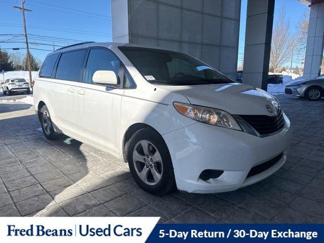 Used 2013 Toyota Sienna LE image 2