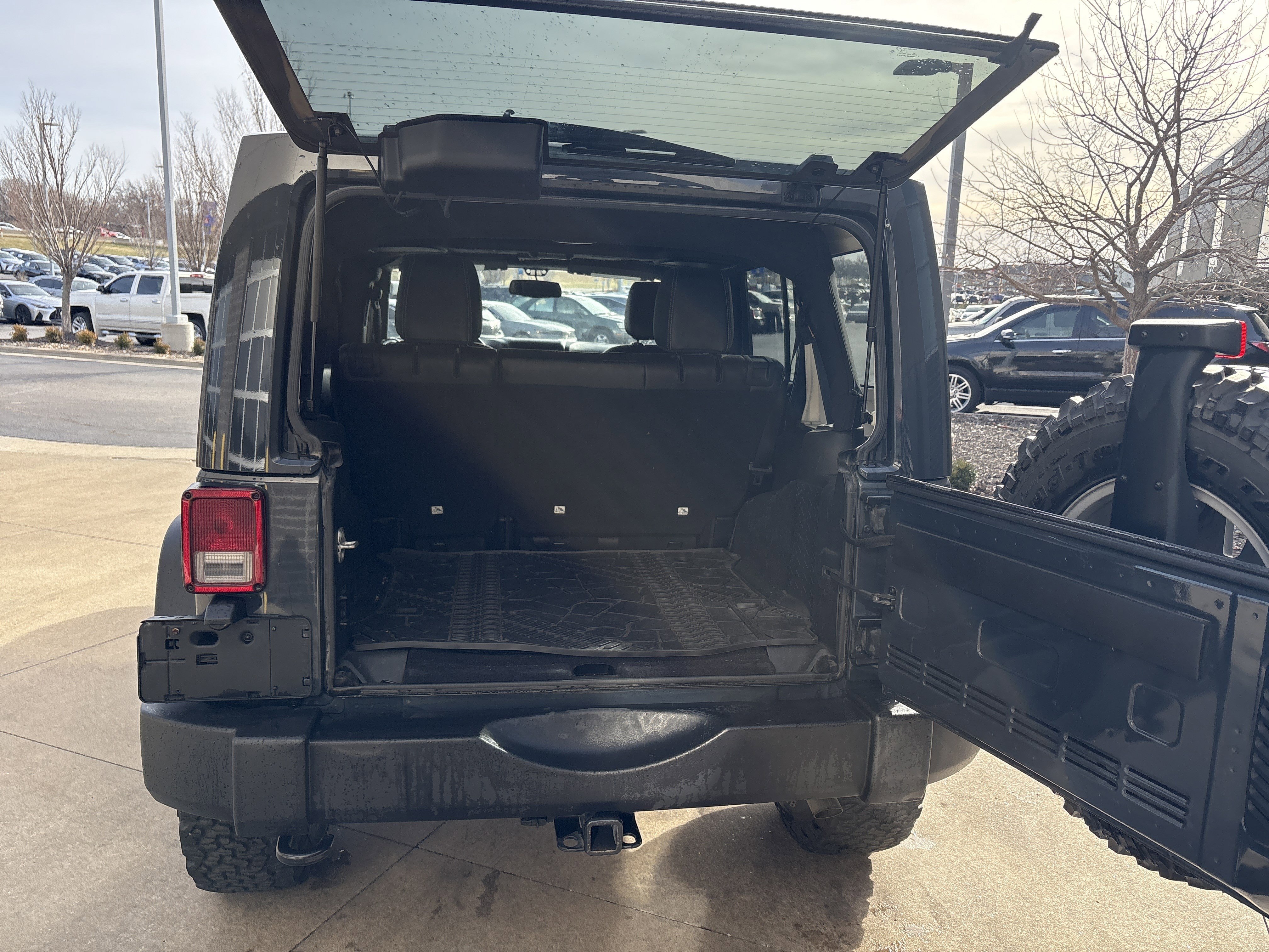 Used 2018 Jeep Wrangler Unlimited Rubicon w/ Cold Weather Group image 29