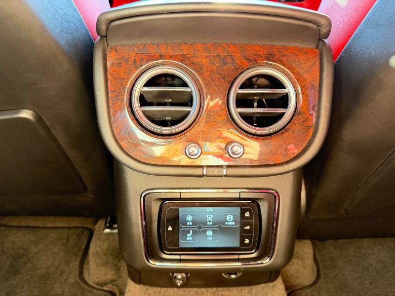 Used 2019 Bentley Bentayga image 17